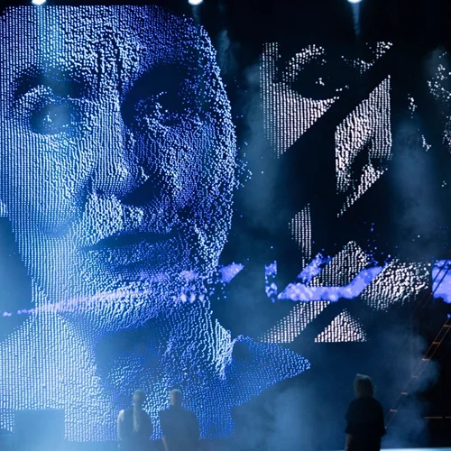 "Όμορφη Πόλη - 100 χρόνια Μίκης Θεοδωράκης": Επιπλέον παράσταση για τη φαντασμαγορική μουσικοθεατρική παραγωγή στο Παλλάς