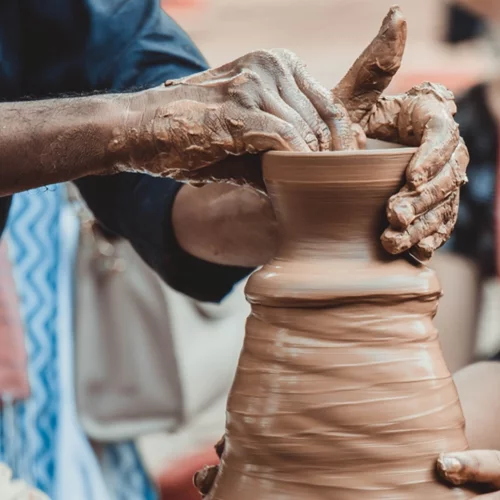 Η 1η Μπιενάλε Σύγχρονης Κεραμικής Τέχνης της Ελλάδας έρχεται στη Σαντορίνη
