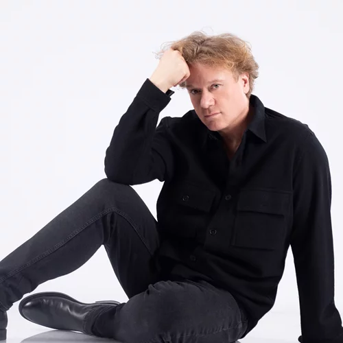 Ο Πέτρος Γαϊτάνος τραγουδά για καλό σκοπό