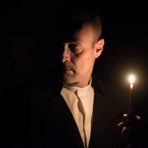 Ο Κωνσταντίνος Γιαννακόπουλος επανέρχεται με "Το αμάρτημα της μητρός μου" στο Radar