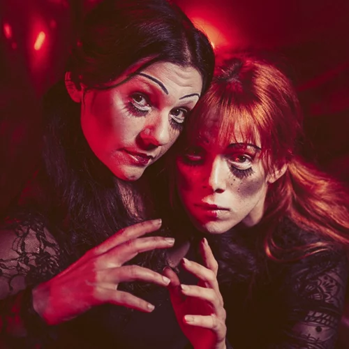 Τζούλη Τσόλκα & Φιλίππα Κουτούπα: "Το "Evelyn Evelyn" είναι μια ιστορία για το δικαίωμα να είσαι ο εαυτός σου"