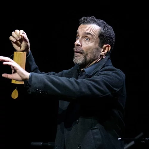 Φεστιβάλ Αθηνών: Ο Κωνσταντίνος Μαρκουλάκης στις πρώτες φωτογραφίες από την πρεμιέρα της "Αγαπημένης του κυρίου Λιν"