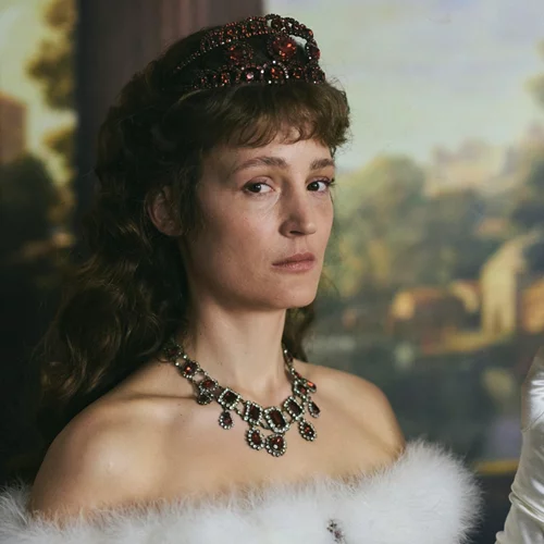 Μαρί Κρόιτσερ ("Κορσές"): "Αρέσει στον κόσμο να βλέπει τους πλούσιους να υποφέρουν"