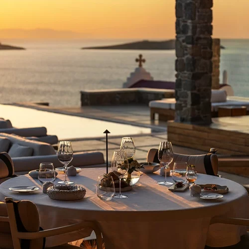 Πώς θα βρεθείς στα καλύτερα εστιατόρια της Μυκόνου και θα φας σε σούπερ τιμές