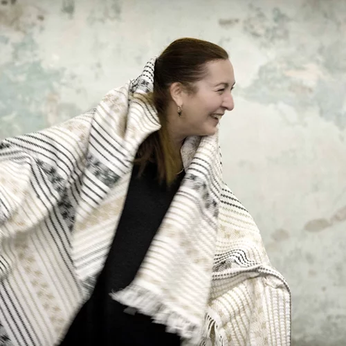 "Αναζητώντας την Ελένη" και το τραύμα στο Φουαγιέ του Δημοτικού Θεάτρου Πειραιά