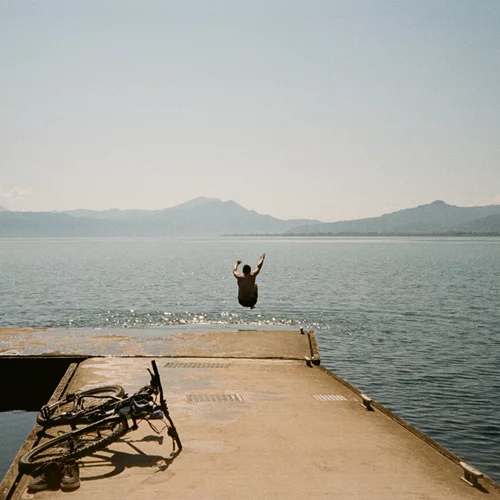 "Unspoiled": Η νέα έκθεση της Yulia Koval αποτυπώνει τη διαχρονική ομορφιά της Ελλάδας