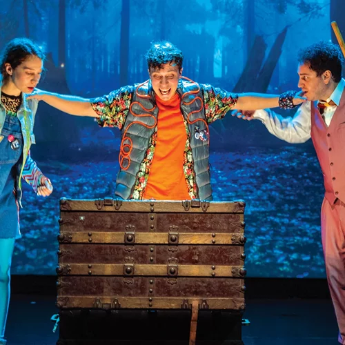 Ο Γιώργος Τζαβάρας για την παράσταση "Οι περιπέτειες του Τομ Σόγιερ": "Ο Τομ Σόγιερ ήταν μέλος της παιδικής μου παρέας και με συντροφεύει ακόμα και σήμερα"