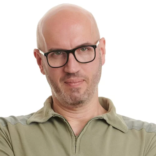 "Α4": Ο Δημήτρης Δημόπουλος στο πιο ενδοσκοπικό stand up comedy σόλο του