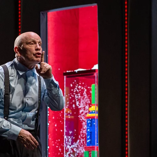 Ο Τζον Μάλκοβιτς στη Στέγη σε σκηνοθεσία Τιμοφέι Κουλιάμπιν