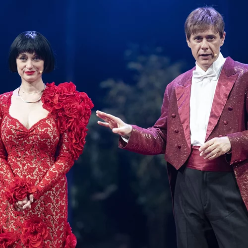 "Άτλας της δεκαετίας του 2000": Νέες φωτογραφίες και μια ενδιαφέρουσα συζήτηση για την παράσταση του Παντελή Φλατσούση