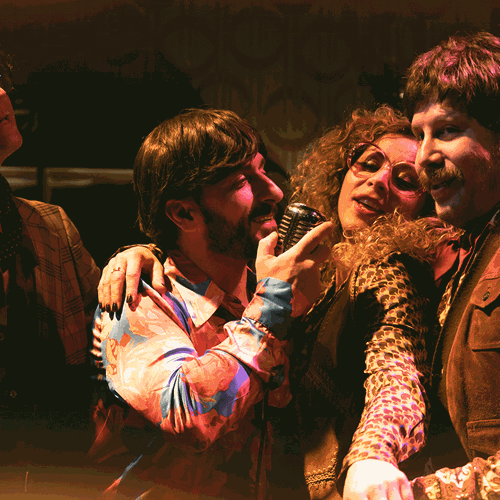 6 τελευταίες παραστάσεις για το "1975 ή Πιο γρήγορα, Εμμανουέλα! Σκότωσε! Σκότωσε!" στο Rabbithole