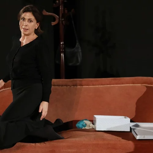 Τρεις παραστάσεις σε επανάληψη