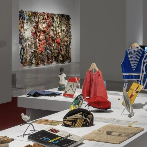 Μη χάσεις τις τελευταίες ξεναγήσεις για την έκθεση της Penny Siopis στο ΕΜΣΤ