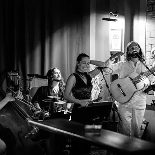 Οι "Φaretra Crystalina" φωτίζουν ποικίλες μουσικές παραδόσεις στο Theatre Of The No