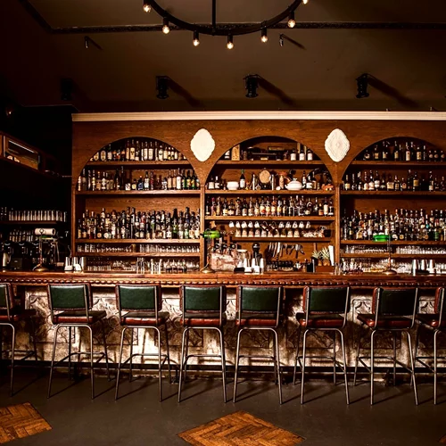 Πώς το "The Clumsies" εξελίχθηκε στο κορυφαίο ελληνικό μπαρ