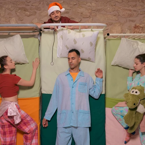 "Επείγοντα Χριστούγεννα": Mια παράσταση της "συντεχνίας του γέλιου" για την αληθινή μαγεία των γιορτών