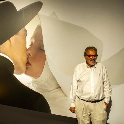 Oliviero Toscani: Πέθανε ο διάσημος Ιταλός φωτογράφος μόδας