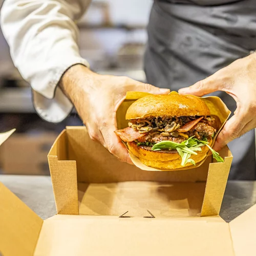 Το Saint’s by Mpoumpou σερβίρει burger που κολάζει κι άγιο