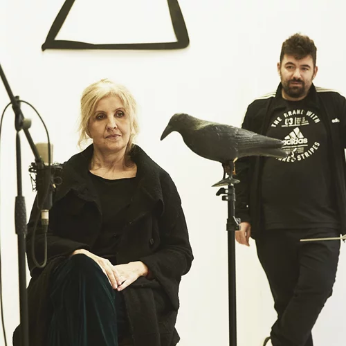 Η Ελένη Ζιώγα μπαίνει στον συναρπαστικό κόσμο της ενήλικης "Αλίκης"