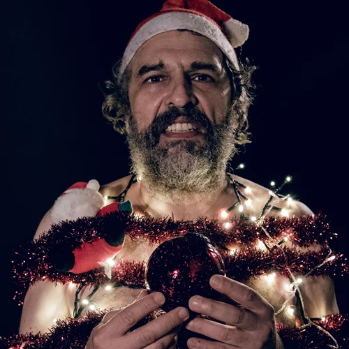 "Ήρθαν τα Χριστούγεννα και η Πρωτοχρονιά! (δυστυχώς)": Αυτό δεν είναι άλλο ένα έργο για τη μαγεία των γιορτών