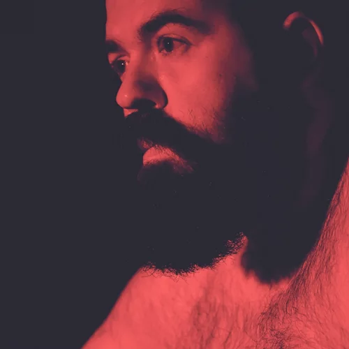 Updated | "Κήτος": Ο ανέκδοτος μονόλογος του Βαγγέλη Ρωμνιού στο Θέατρο Τέχνης