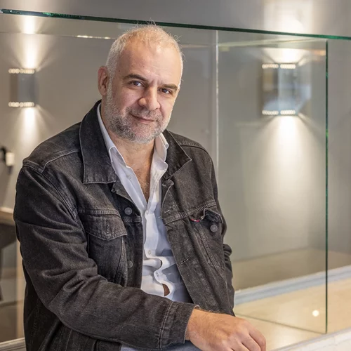 Ο Χρήστος Τριπόδης μιλάει στο "α" για το νέο θέατρο Φιλίπ