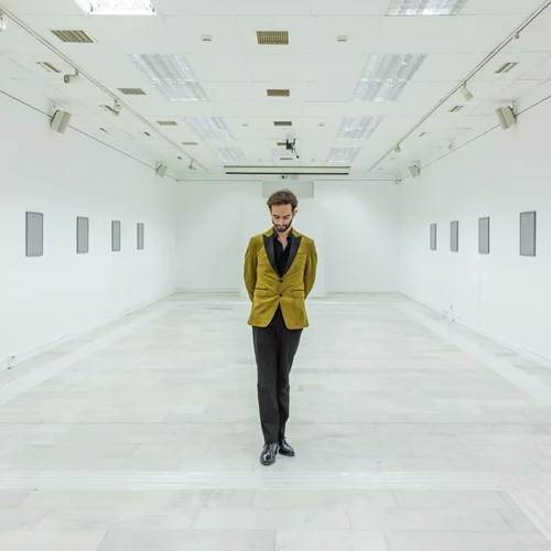 Ζητήματα κουήρ και αναπηρίας στην εγκατάσταση "Inter-visibility braille" του Δημήτρη Καπετάνου