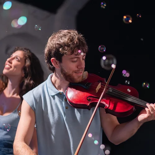 Τελευταία παράσταση για τα "Πιρούνια σε ακριβά σπορτέξ"