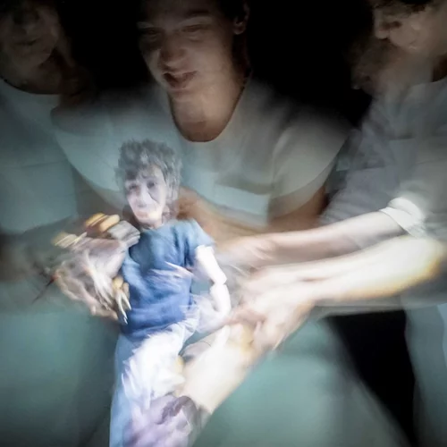 H πραγματικότητα της "Εφημερίας" σε μια παράσταση κουκλοθεάτρου για ενήλικες