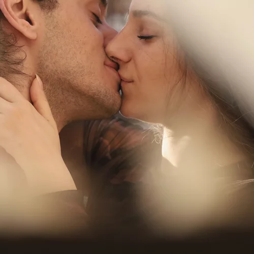 Ο "Οδηγός επιβίωσης (για ένα πάρτι)" σε σκηνοθεσία Εύας Διαμαντή κάνει πρεμιέρα στο Bios