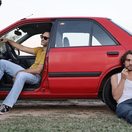 Το "Ποιος σκότωσε τον πατέρα μου" μετακομίζει στο Θέατρο Προσκήνιο