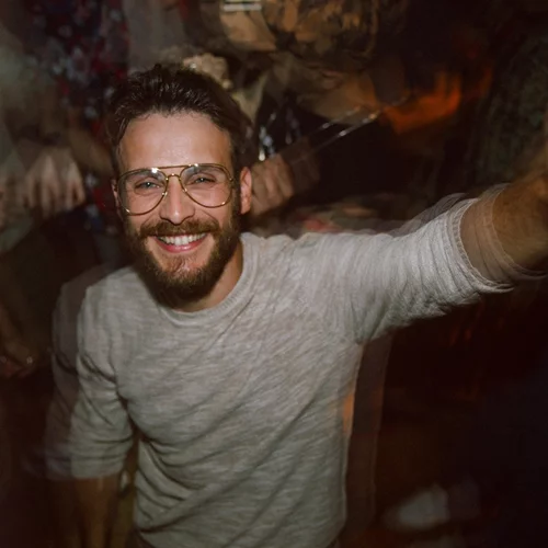 Γιώργος Μπένος: "Δεν υπάρχει λόγος να ανέβουμε πάνω σε μία σκηνή αν δεν έχουμε να πούμε κάτι στον κόσμο"