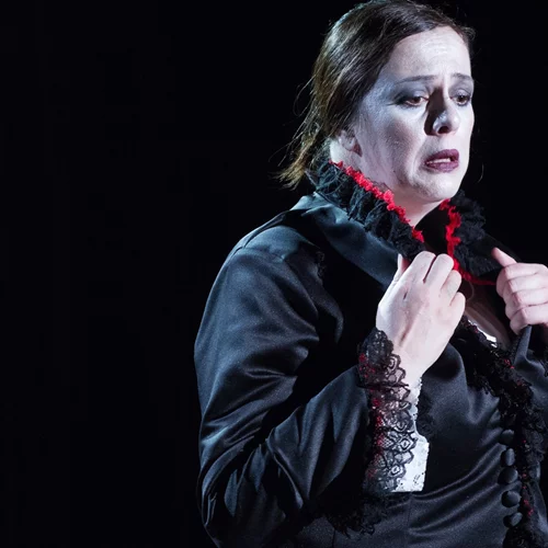 Η "Αγγέλικα Νίκλη Σολωμού η Διάφανη" είναι ξανά μαζί μας