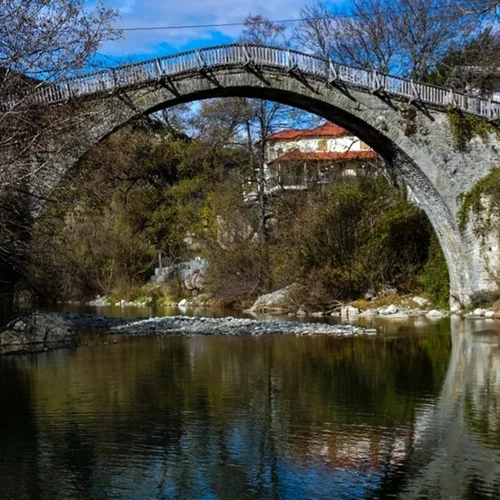 Παραδοσιακές νησιώτικες και ηπειρώτικες ενδυμασίες στο Φεστιβάλ Βωβούσας