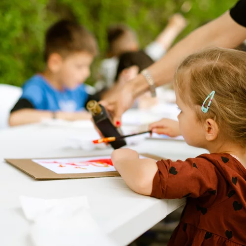 Ανακαλύψτε τα εκπαιδευτικά προγράμματα του Ιδρύματος Takis
