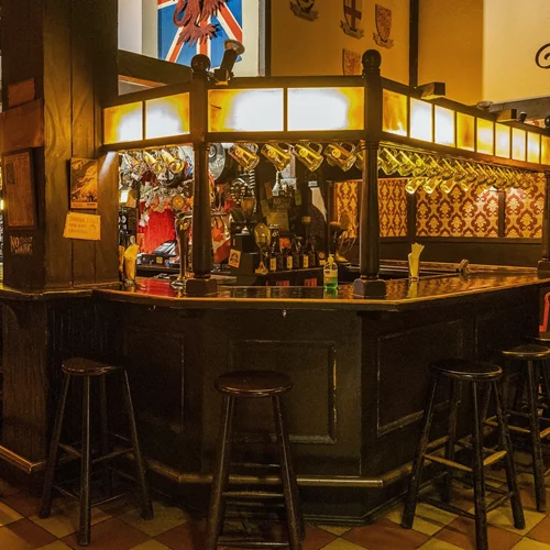 'Red Lion': Η ιστορία της θρυλικής αθηναϊκής παμπ