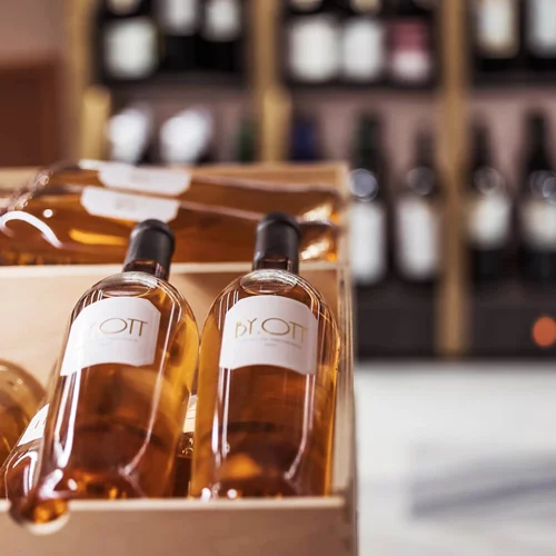 Video walkthrough: Η Ναταλία Δραγούμη στο οινικό σύμπαν του Halfglass