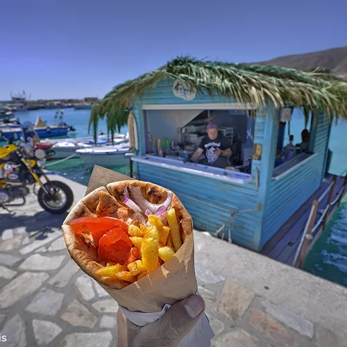 Στην Αμοργό υπάρχει ένα σουβλατζίδικο που επιπλέει