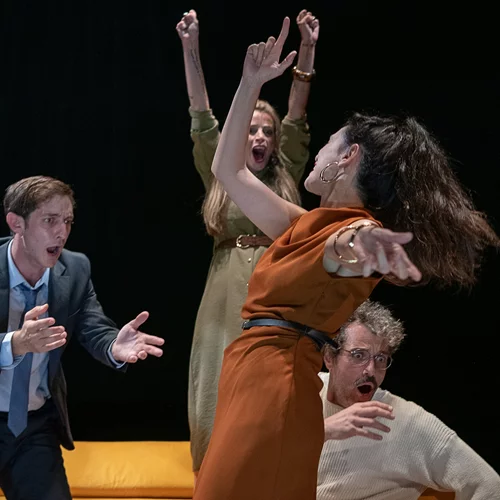 "Ο Θεός της σφαγής": Πρώτες φωτογραφίες από την θεατρική παράσταση του θεάτρου Πορεία και του ΔΗΠΕΘΕ Κρήτης