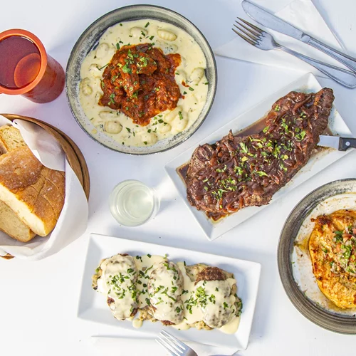 Σε αυτή την αυλή του Αιγάλεω ξέρουν τα πάντα για τον μεζέ