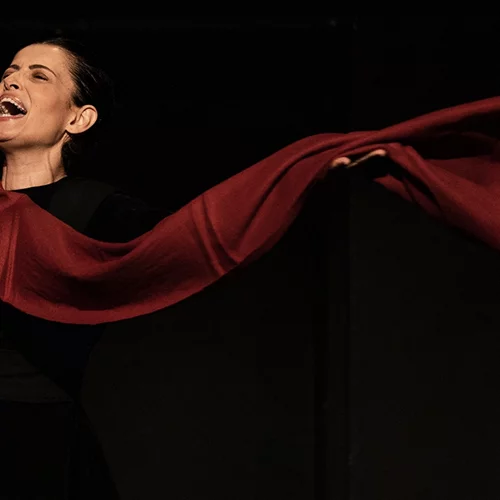 "Σέρρα - Η ψυχή του Πόντου": Ο μονόλογος του Γιάννη Καλπούζου ξανά στη σκηνή