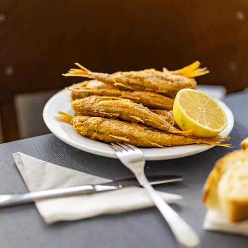 Στη Μαργαρώ ζει ακόμα η παλιά ψαροταβέρνα της γειτονιάς