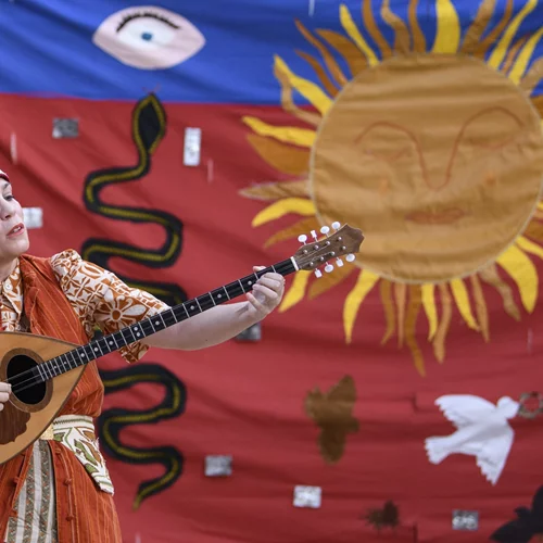 "Πλούτος": Νέες φωτογραφίες από την παράσταση που μας συστήνει λιγότερο γνωστά αρχαία θέατρα της Ελλάδας