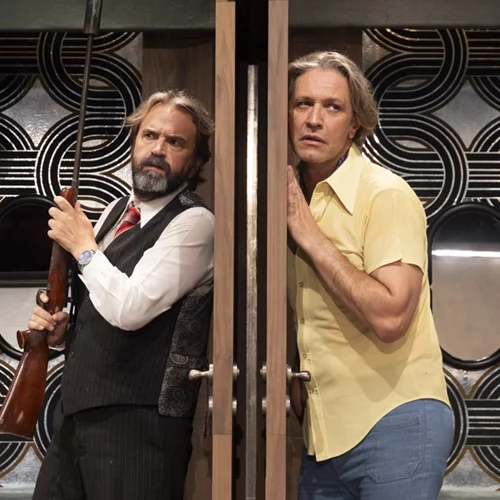 Το "Μη σου τύχει...!" με τον Αιμίλιο Χειλάκη γιορτάζει τις 300 παραστάσεις του