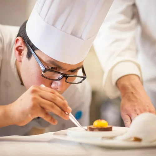 Στην Costa Navarino, για μία κορυφαία εμπειρία φαγητού και μαγειρικής