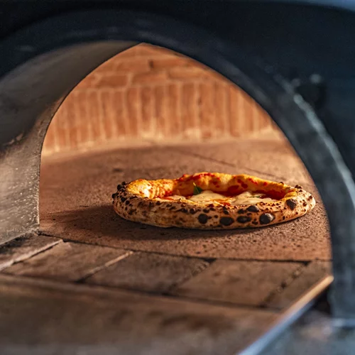 Εκεί ξεφουρνίζουν την καλύτερη πίτσα στην Αθήνα