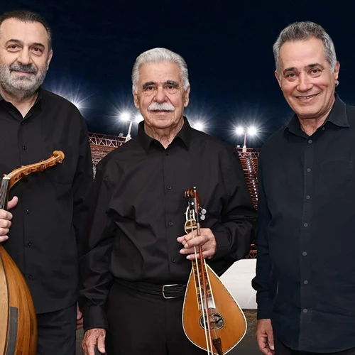 Ο Βασίλης Σκουλάς σε μια μεγάλη συναυλία στον Λυκαβηττό