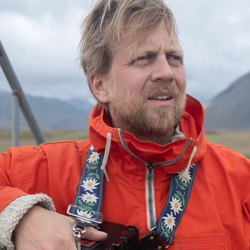 Ο Χλίνουρ Πάλμασον έκανε μια ταινία για την "Αγάπη που Απομένει"