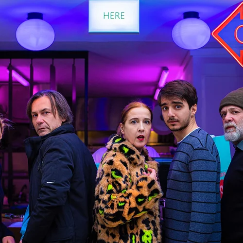 "Χρυσός δράκος": Θεατρικός μαραθώνιος για 17 χαρακτήρες σε εστιατόριο ασιατικής κουζίνας