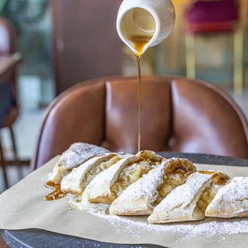 Αυτό το καλτσόνε είναι λόγος για να ανηφορίσεις ως τα Βριλήσσια